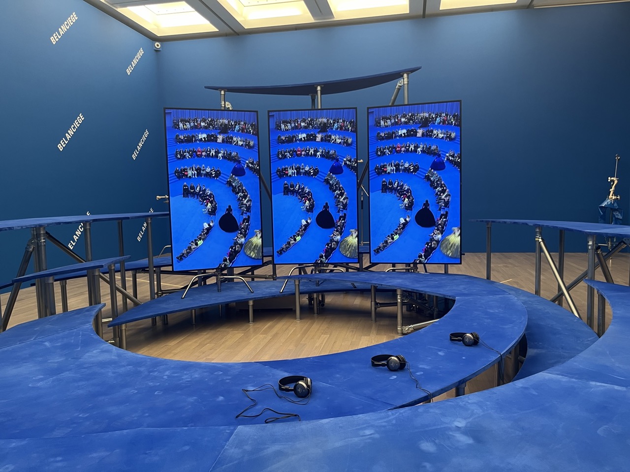 国立新美術館】「遠距離現在 Universal / Remote」 | アイティーエル  